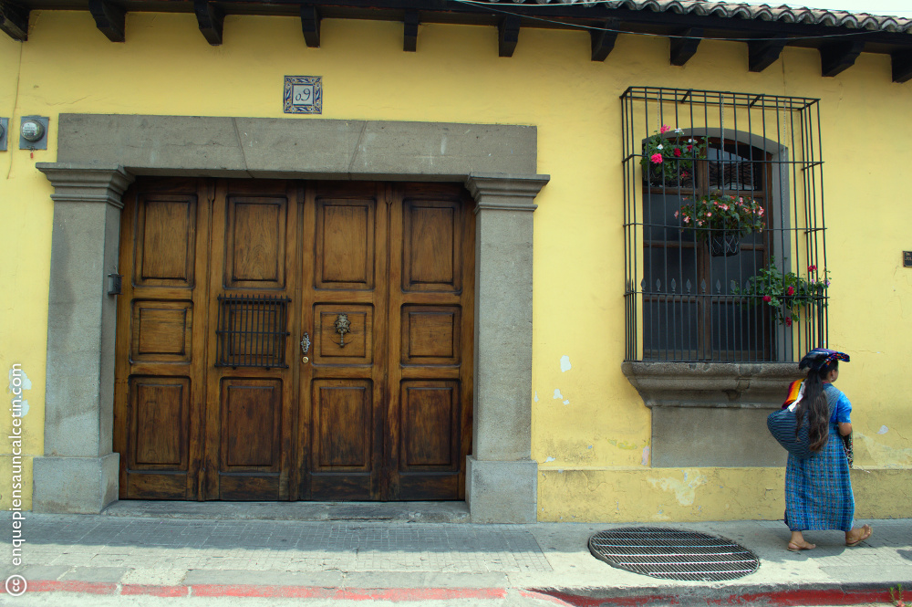 Una calle cualquiera de Antigua Guatemala.