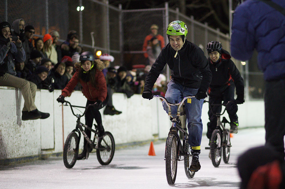 carrera de bicicletas sobre hielo