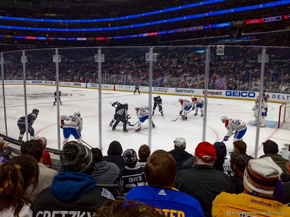 Partido de hockey de los LA Kings contra los Montreal Canadiens